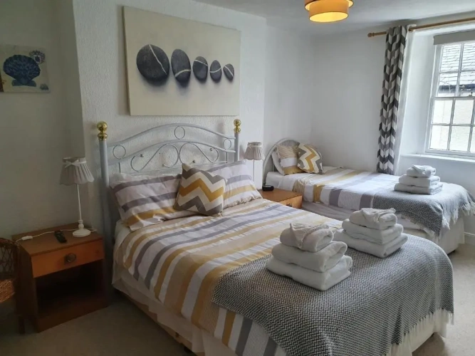 Standard Triple room