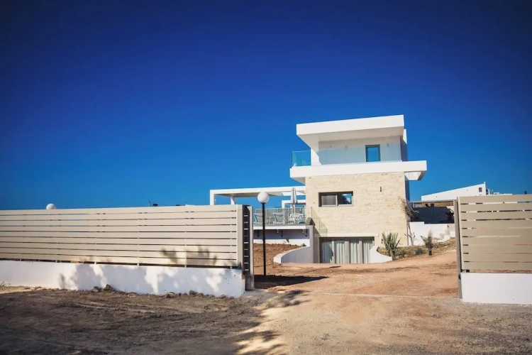 4 Bedrooms Villa with balcony and with garden view