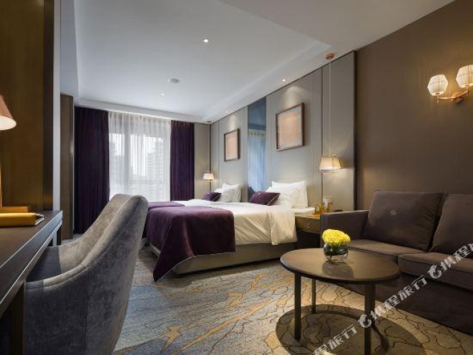Deluxe Twin room with balcony