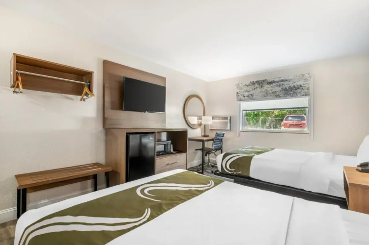 Super 8 Chesapeake Greenbrier
