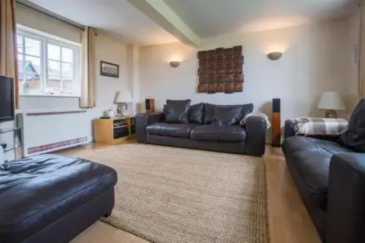 2 Ogilvie Lodge