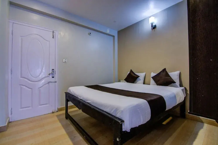 OYO 18944 Venus Residency