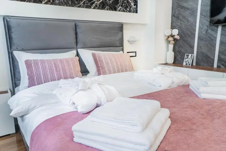 9 Nine - Luxury Apartments & Suites