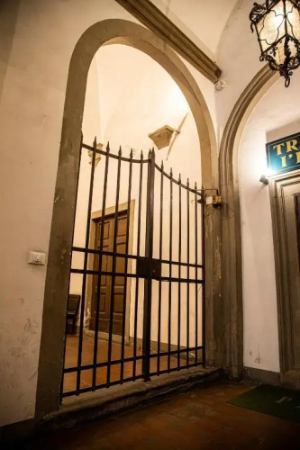 Studio in Tornabuoni within a Renaissance building