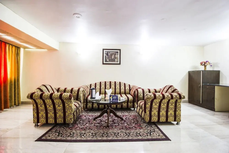 FabHotel Mayfair Inn