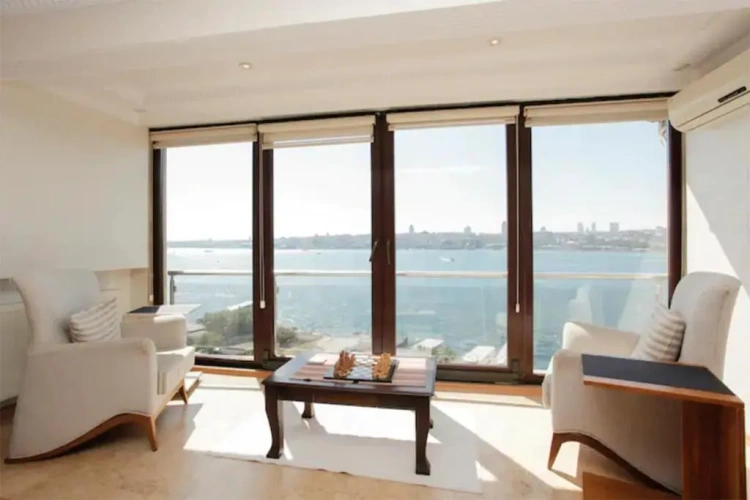 3 Bedrooms Apartment