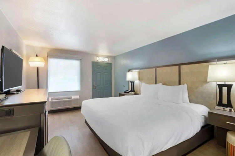 Double room Poolside