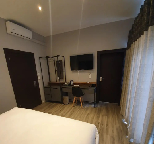 La Orchard Hotel