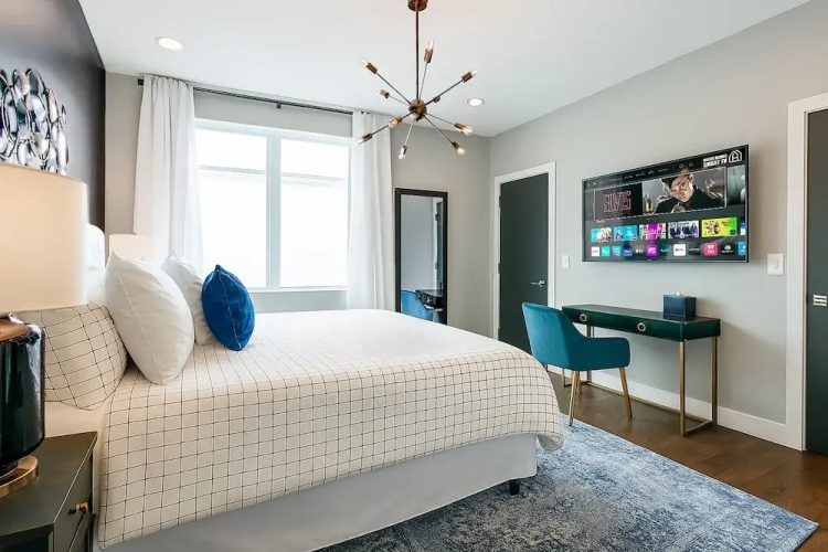 Elvis-themed 13 Beds Rooftop City Views