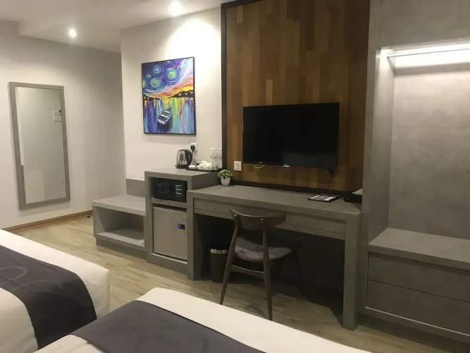 Deluxe Triple room with city view