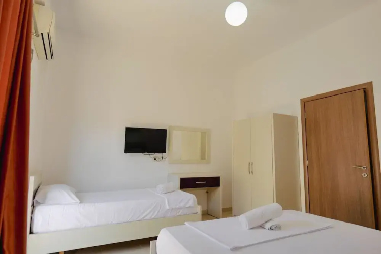Hotel Argjiro