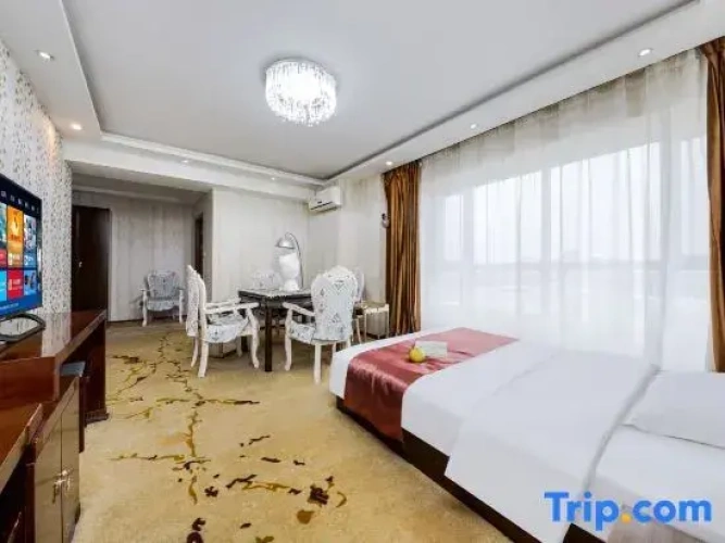 Deluxe Family Suite