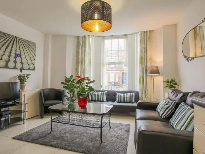 Malone Avenue Apartment