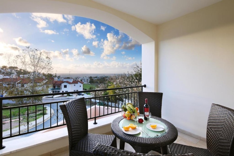 1 Bedroom Apartment with sea view