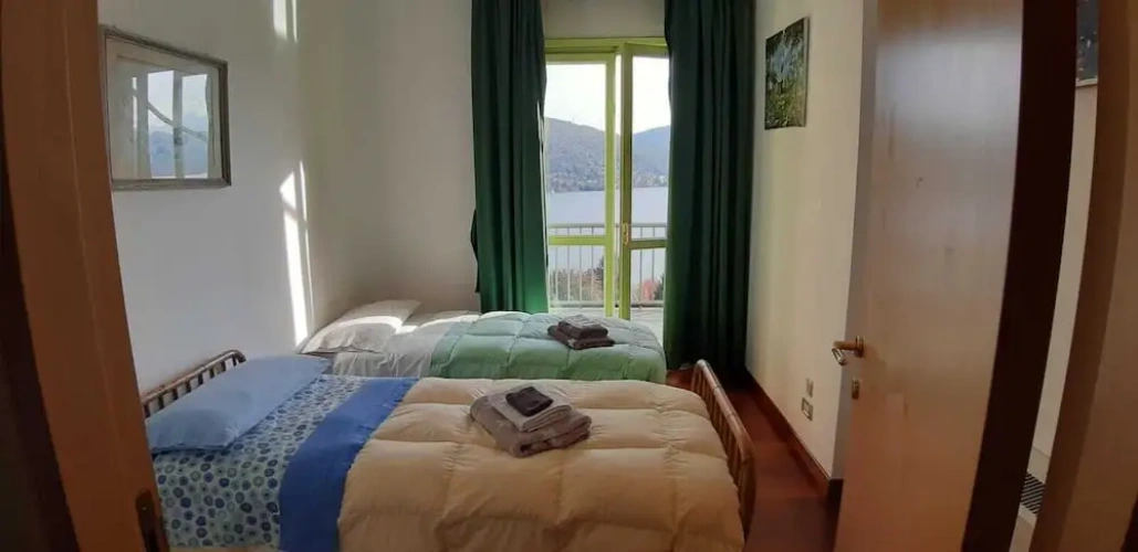 Suite with balcony and with lake view