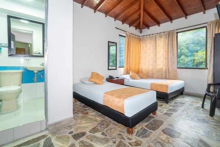 Standard Triple room