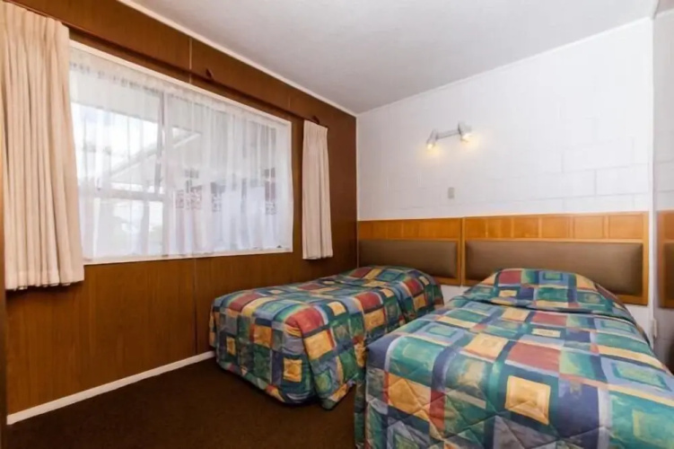 Sunset Lodge Motel