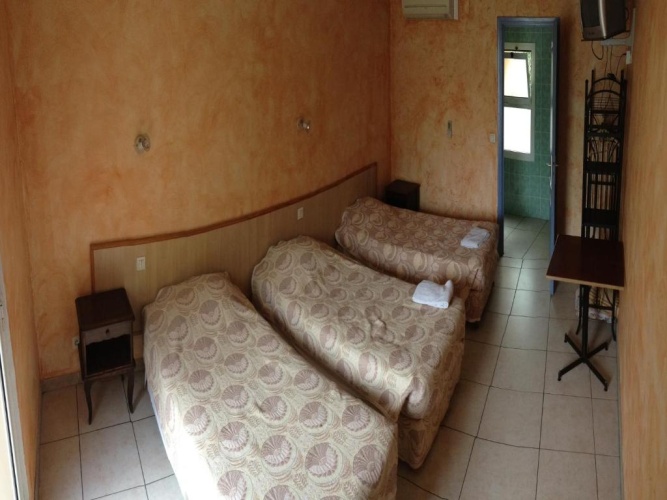 Standard Triple room