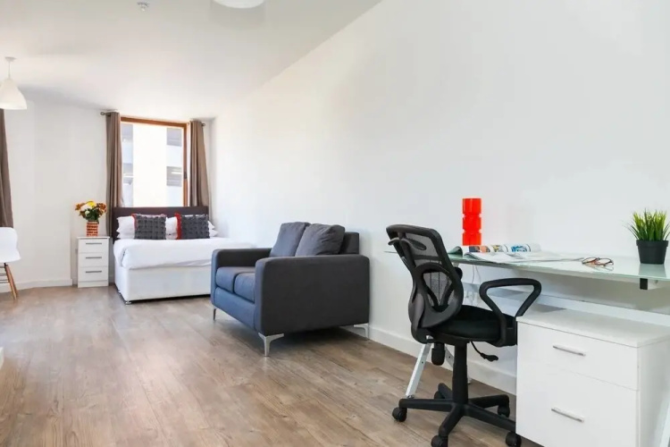 Bright And Modern Studio In Central Liverpool