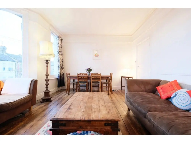 Sunny, Bohemian-style Flat For 4 in Queens Park