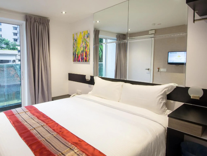 12FLY Hotel