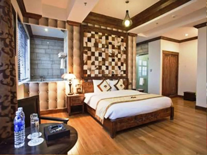 Seventeen Saloon Hotel