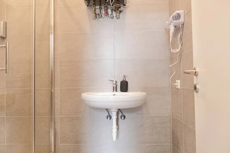 Easy Center Access 2BR Apt Near AKH