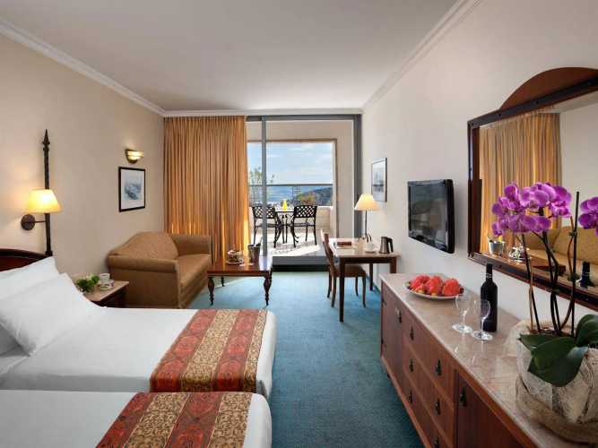 Golden Crown Hotel