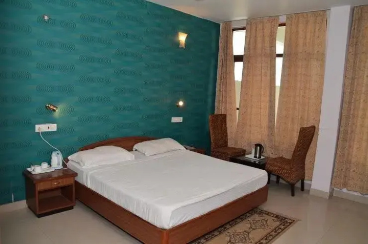 Hotel Shine 72