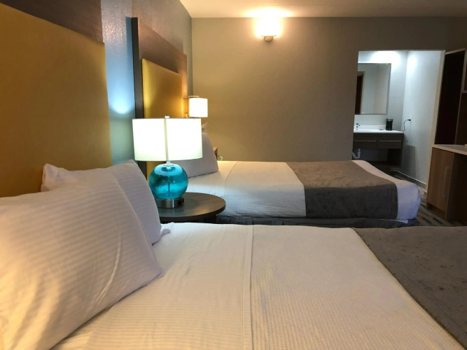 All Seasons Inn & Suites