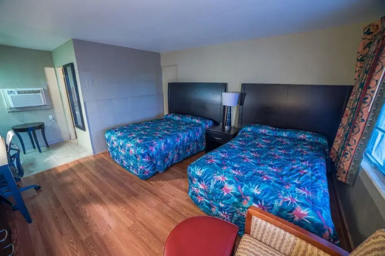 Deluxe Inn