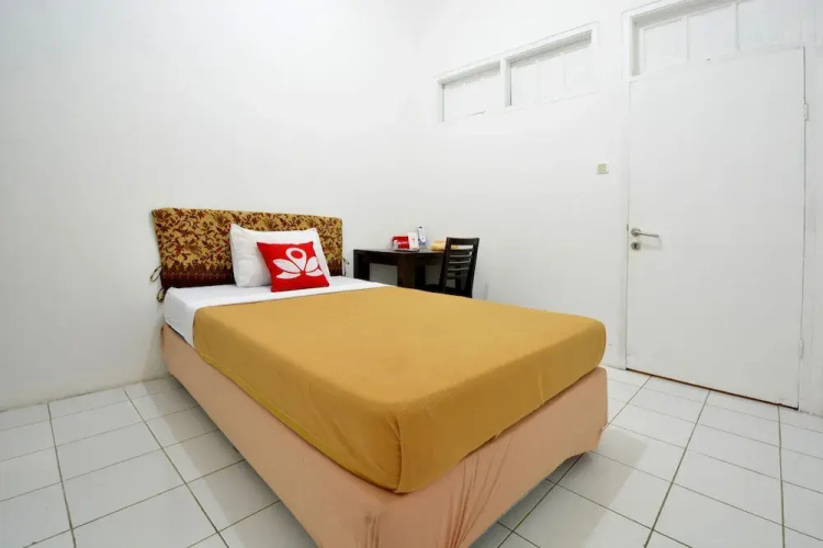 ZEN Rooms Basic Near Pasar Baru