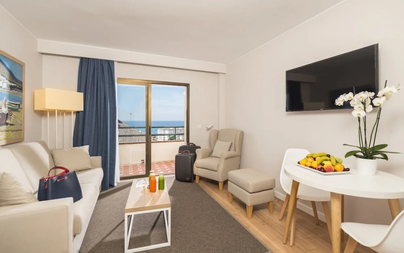 1 Bedroom Deluxe Double room with balcony and with sea view