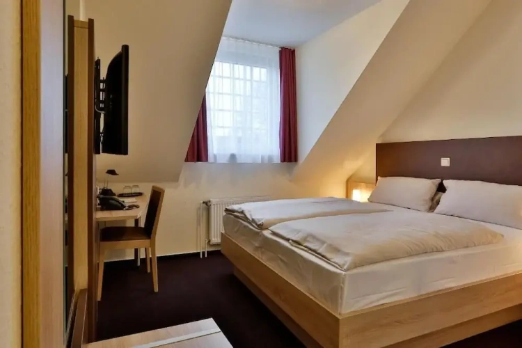 Standard Double room with city view