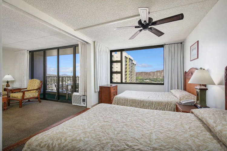 Aston at the Waikiki Banyan photo 29