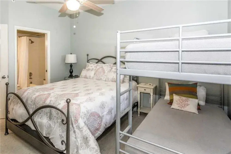 Seachase 504E - 3 Br condo by RedAwning