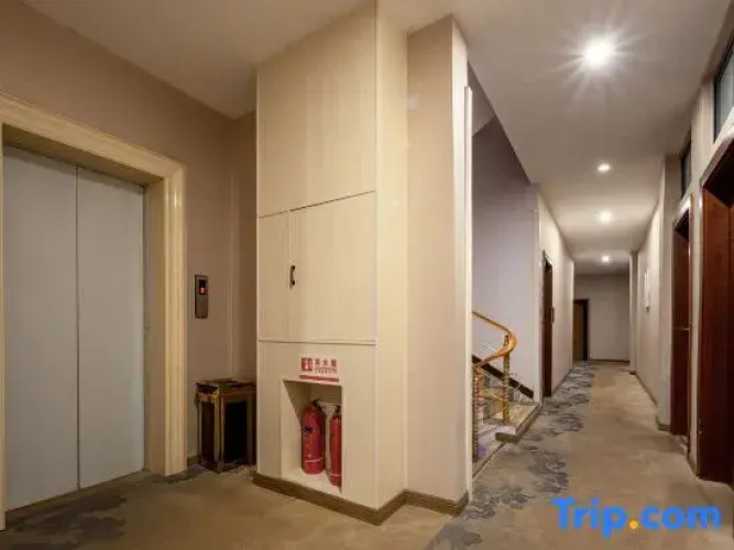 Zhenxiong Svit Theme Hotel