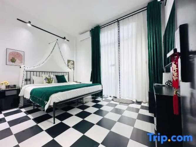 5 Bedrooms Villa