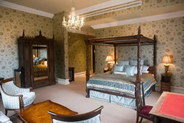 Kilronan Castle