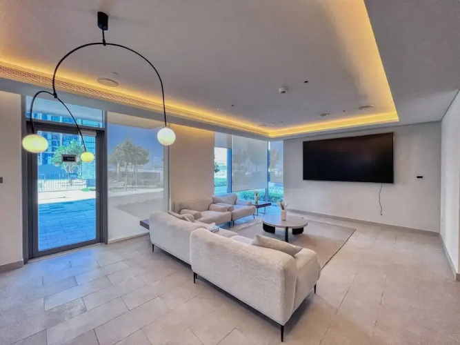 Bright 2BR in top Creek Rise Tower
