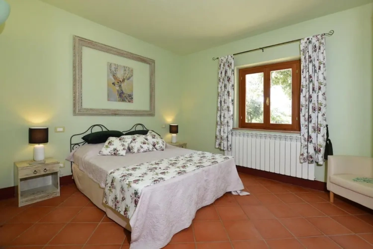 5 Bedrooms Villa