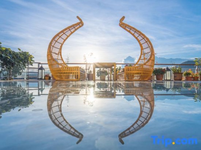 Lanyue Li·Linggan Senyang Natural Ore Hot Spring Resort 360° View Beautiful Stay (Heshun Branch)