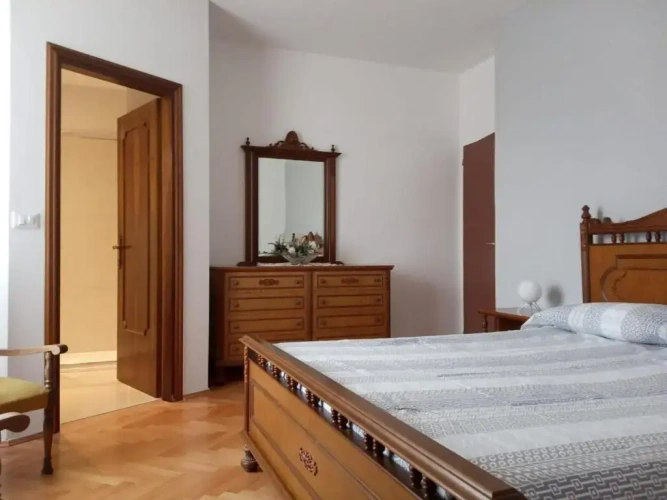 3 Bedrooms Apartment