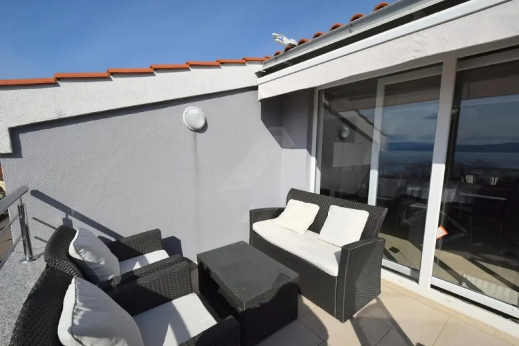 Apartment Roberto with Sea View