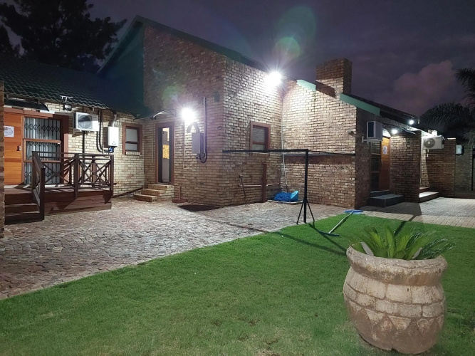 Twins Guest House Astoni