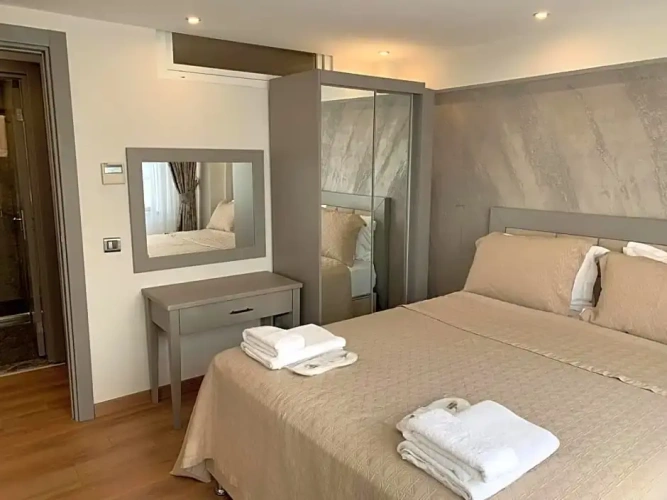 Deluxe Single Suite