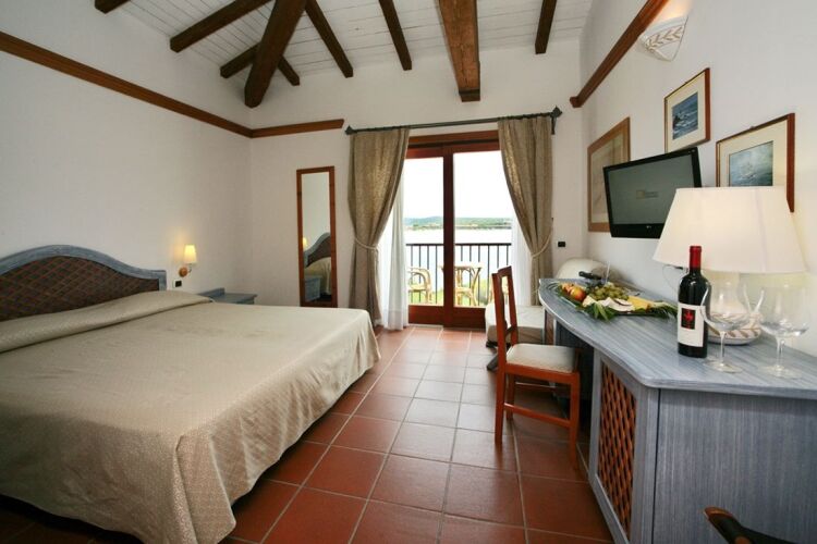 Hotel Palumbalza Porto RotondoOver view