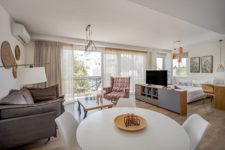 Deluxe Apartment