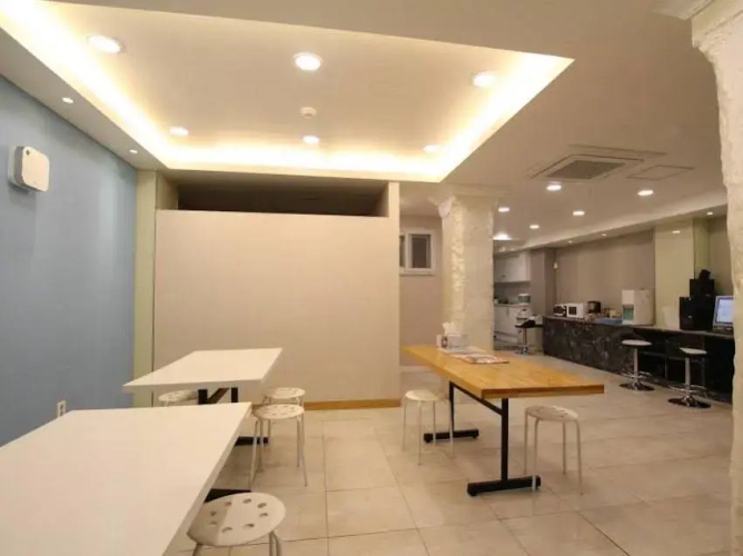 Hi5 Hostel