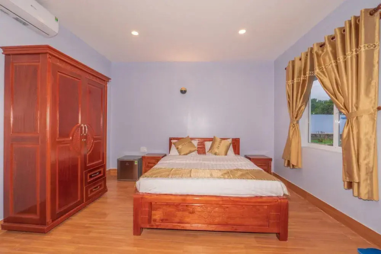 Bungalow Hotel